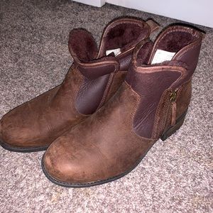 UGG Waterproof Boots Great Condition 👢💕